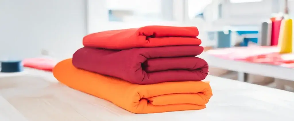 Kain Rib vs Kain Kaos Biasa: Mana yang Lebih Baik untuk Produksi Massal?